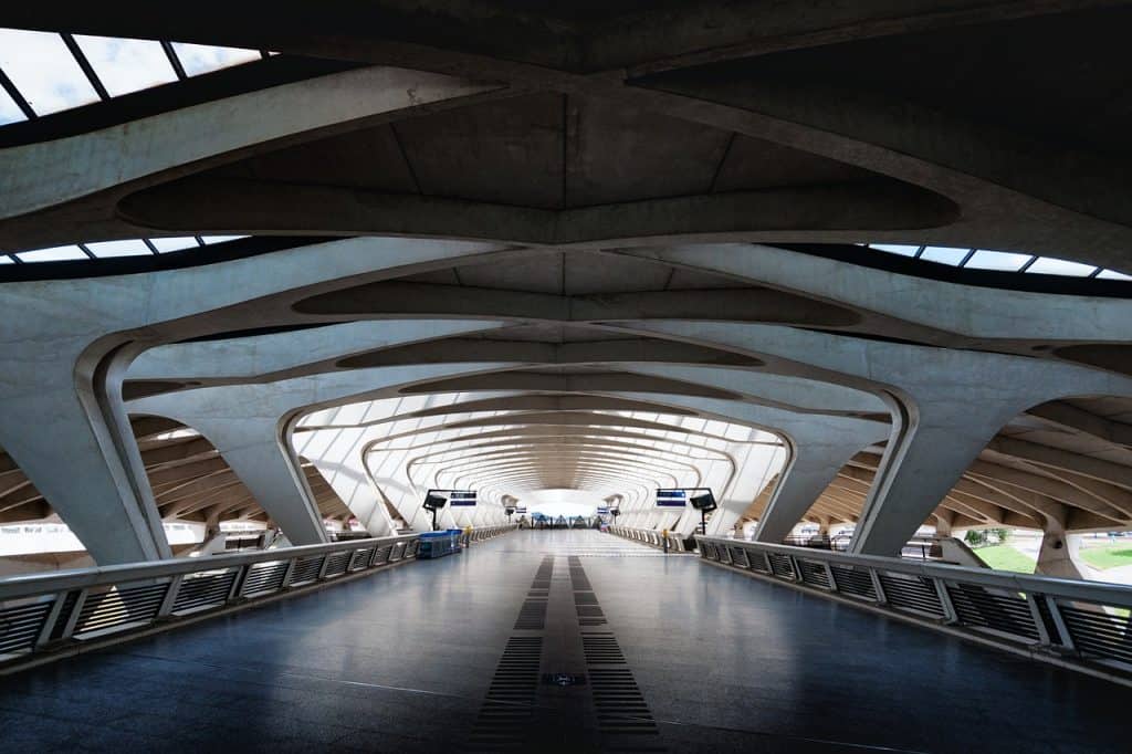 Charles de Gaulle airport transfers are confusion, but we're helping you finding the best way to get from Charles de Gaulle to Parising the best option