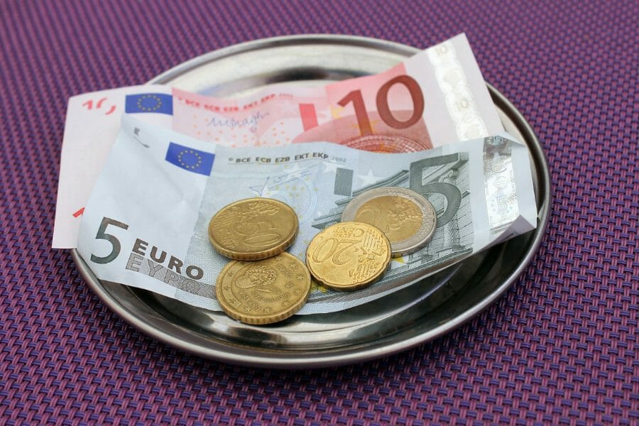 Tipping in Paris