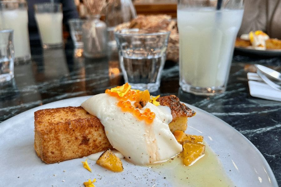 Restaurant Colorova in Paris, bricho with fish eggs and fried oranges