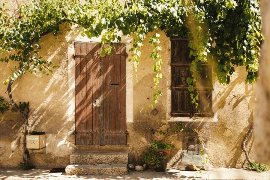 Take the train from Paris to Aix en Provence and spend one of the loveliest weekend trips from Paris