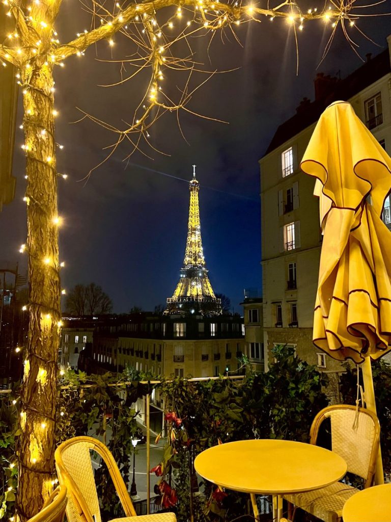 Best view of Eiffe Tower: from a restaurant