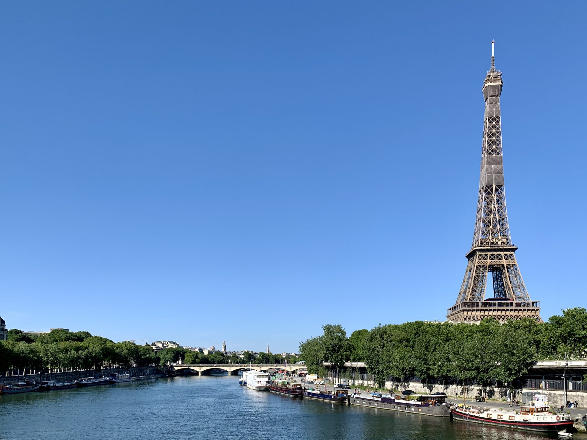 Eiffel Tower from Metro Linie 6