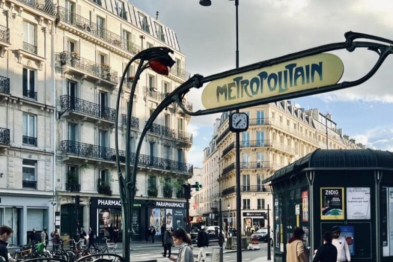 Paris Metro Etiquette: 16 Unwritten Rules Tourists Should Know