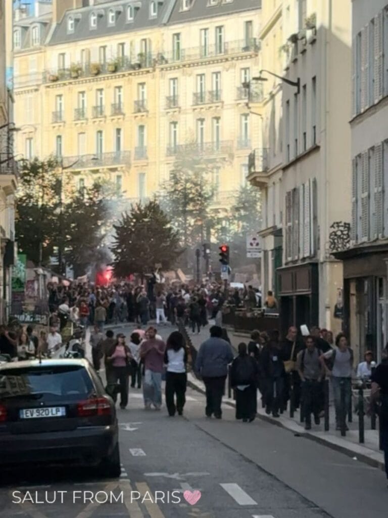 life as usual next to the demonstrations