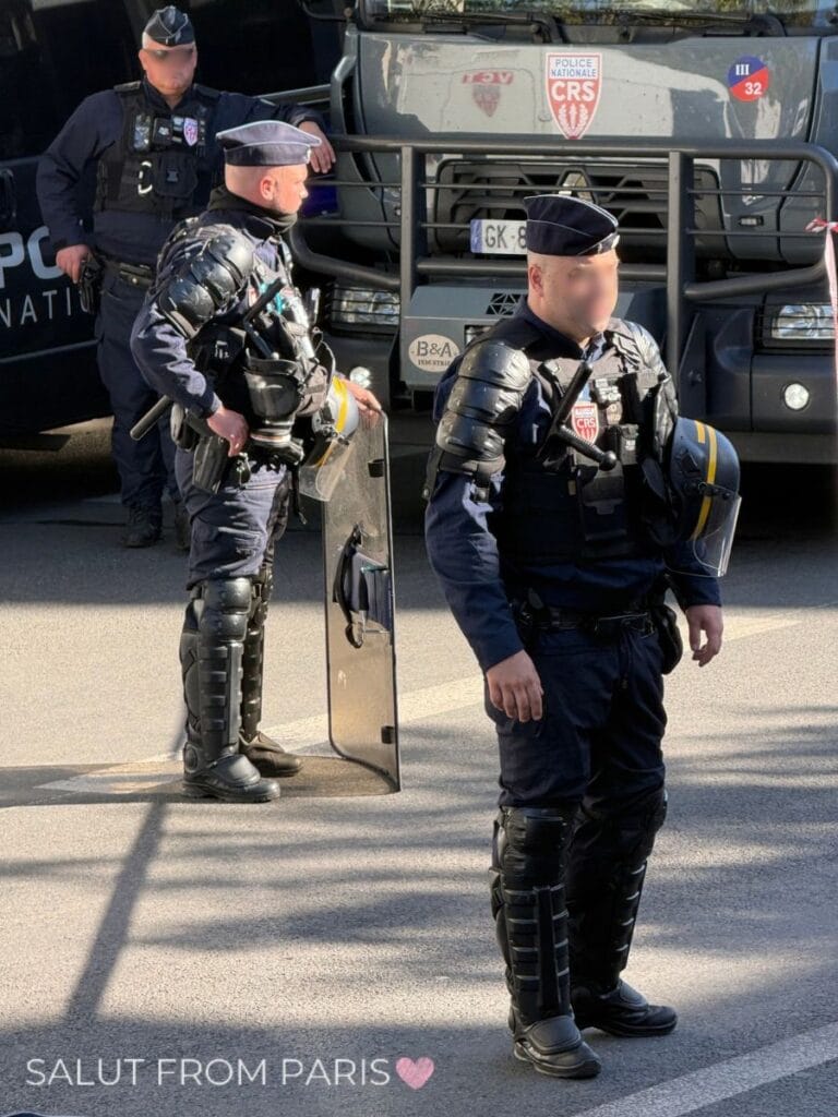 Cops in full riot gear on 6. October 2026